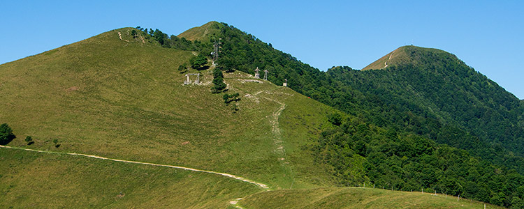 la cresta sud-ovest vista dalla strada di avvicinamento alla partenza del sentiero
