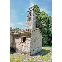 campanile e parte dell'aula rivolta a levante - è la parte più antica della chiesa campanile e parte dell'aula rivolta a levante - è la parte più antica della chiesa